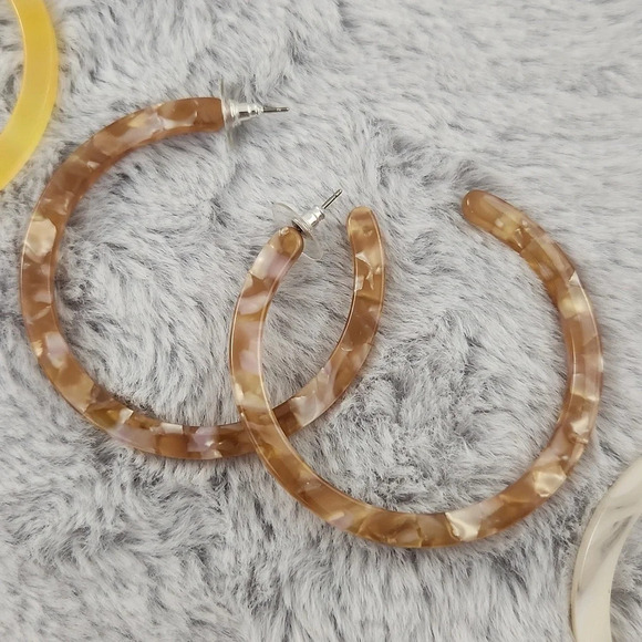 HOOP earring set. Plastic lightweight. - Picture 6 of 8